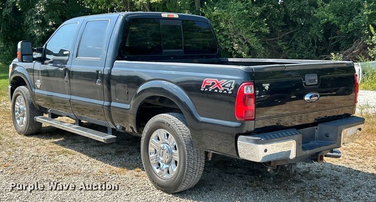 image for item ET3044 2014 Ford F250 Super Duty Lariat  Crew Cab pickup truck