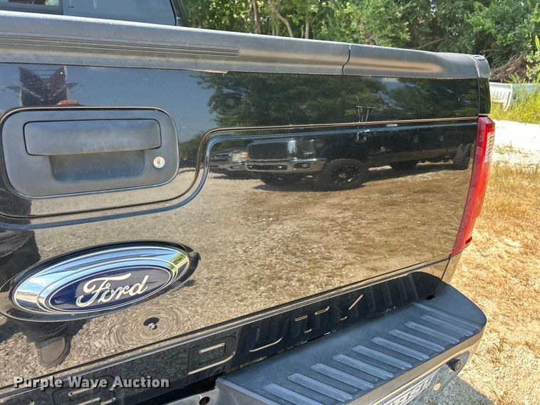 image for item ET3044 2014 Ford F250 Super Duty Lariat  Crew Cab pickup truck