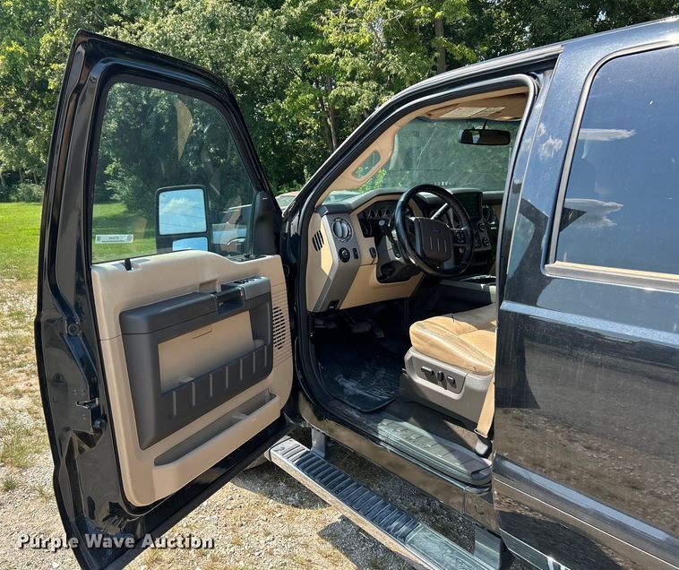 image for item ET3044 2014 Ford F250 Super Duty Lariat  Crew Cab pickup truck