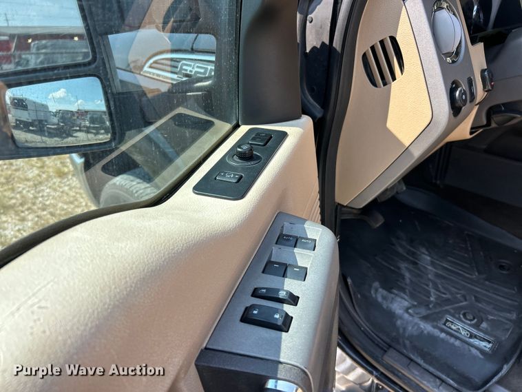 image for item ET3044 2014 Ford F250 Super Duty Lariat  Crew Cab pickup truck