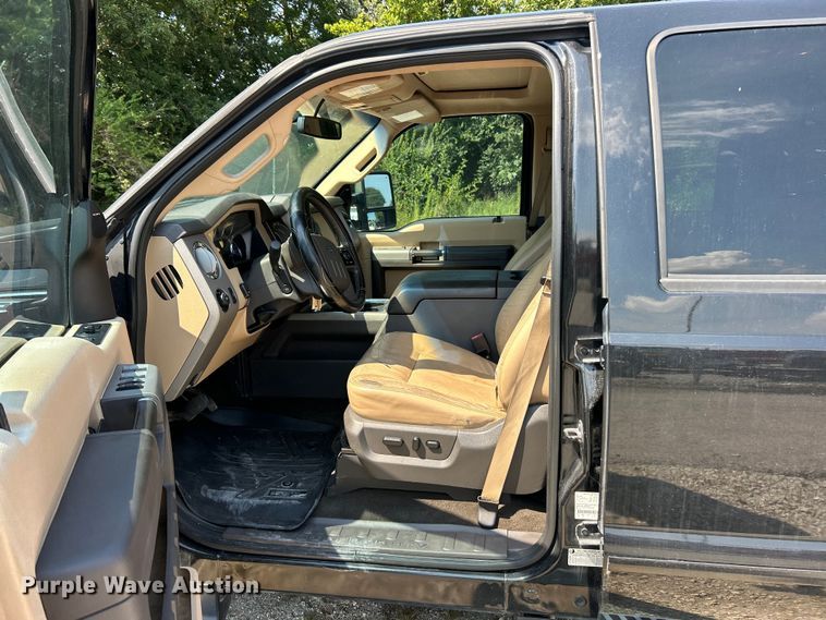 image for item ET3044 2014 Ford F250 Super Duty Lariat  Crew Cab pickup truck