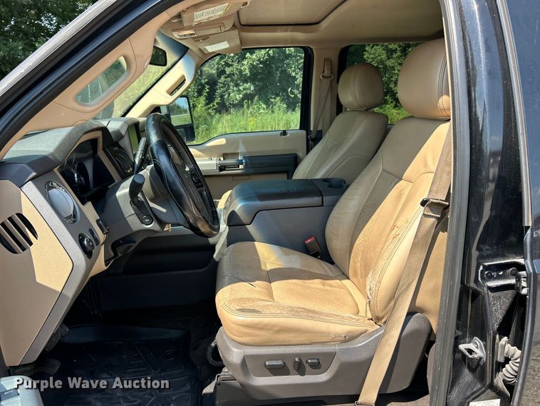 image for item ET3044 2014 Ford F250 Super Duty Lariat  Crew Cab pickup truck