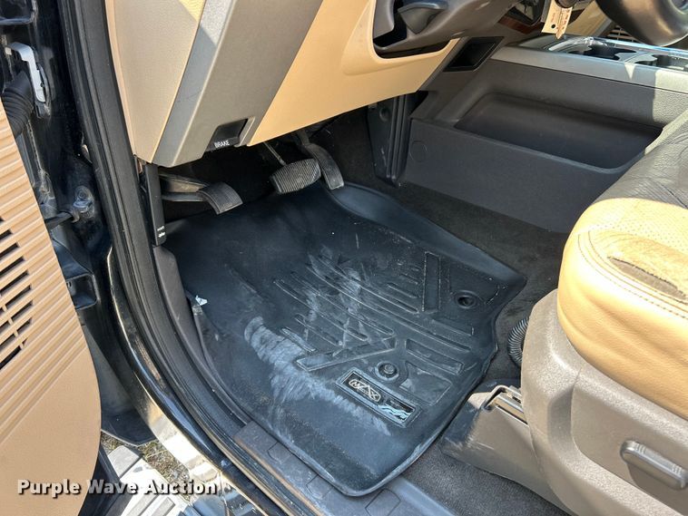 image for item ET3044 2014 Ford F250 Super Duty Lariat  Crew Cab pickup truck