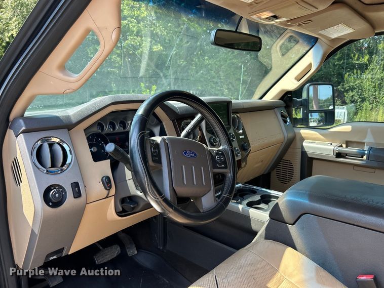 image for item ET3044 2014 Ford F250 Super Duty Lariat  Crew Cab pickup truck