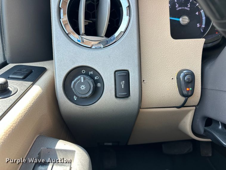 image for item ET3044 2014 Ford F250 Super Duty Lariat  Crew Cab pickup truck