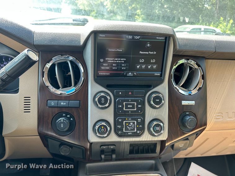 image for item ET3044 2014 Ford F250 Super Duty Lariat  Crew Cab pickup truck