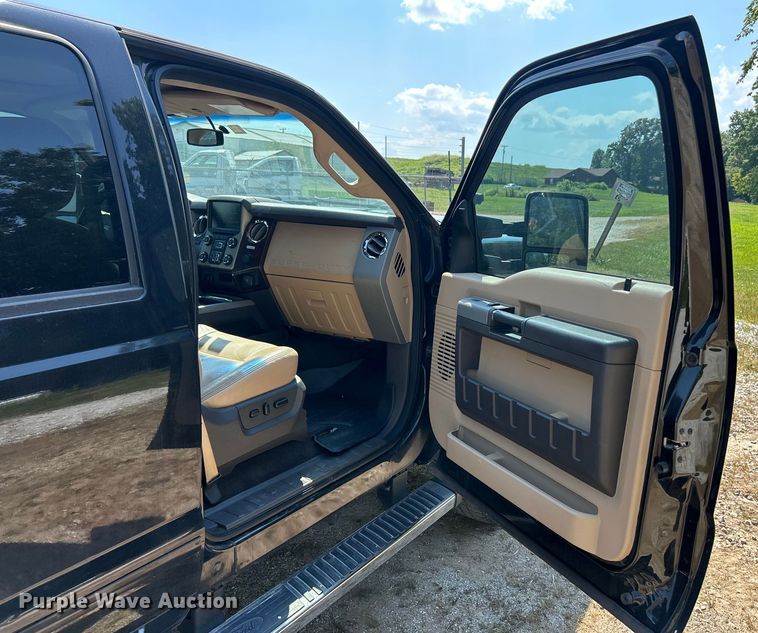 image for item ET3044 2014 Ford F250 Super Duty Lariat  Crew Cab pickup truck