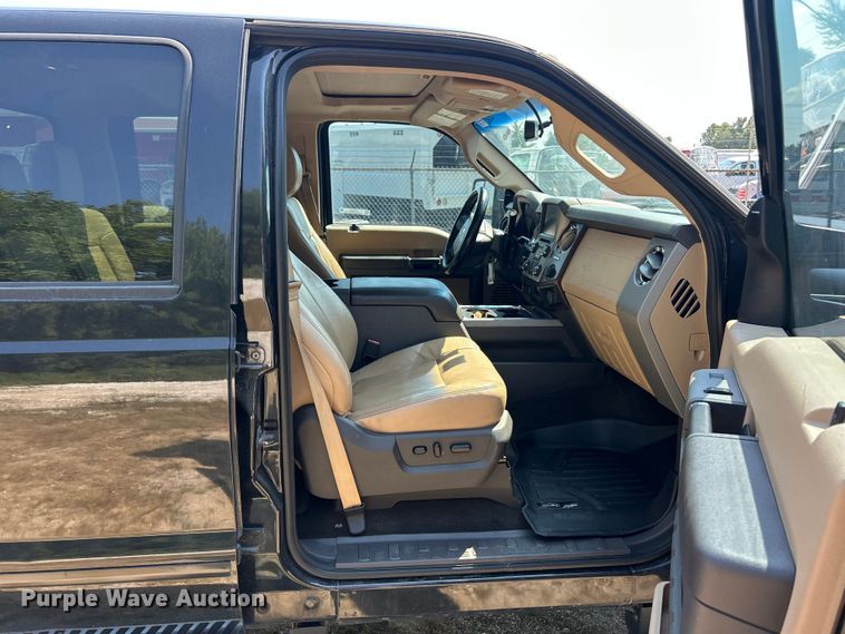 image for item ET3044 2014 Ford F250 Super Duty Lariat  Crew Cab pickup truck