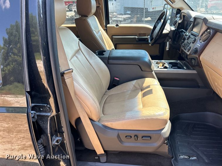 image for item ET3044 2014 Ford F250 Super Duty Lariat  Crew Cab pickup truck