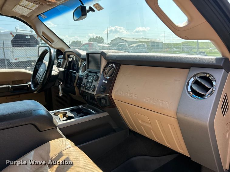 image for item ET3044 2014 Ford F250 Super Duty Lariat  Crew Cab pickup truck