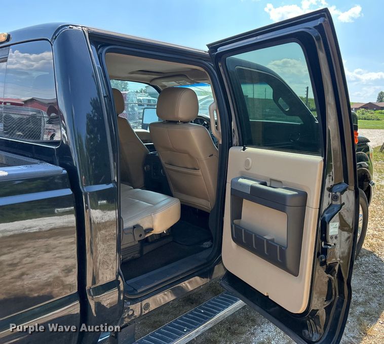 image for item ET3044 2014 Ford F250 Super Duty Lariat  Crew Cab pickup truck