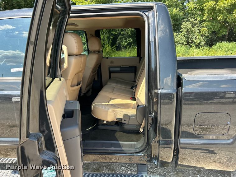 image for item ET3044 2014 Ford F250 Super Duty Lariat  Crew Cab pickup truck