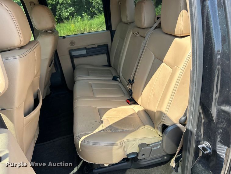 image for item ET3044 2014 Ford F250 Super Duty Lariat  Crew Cab pickup truck