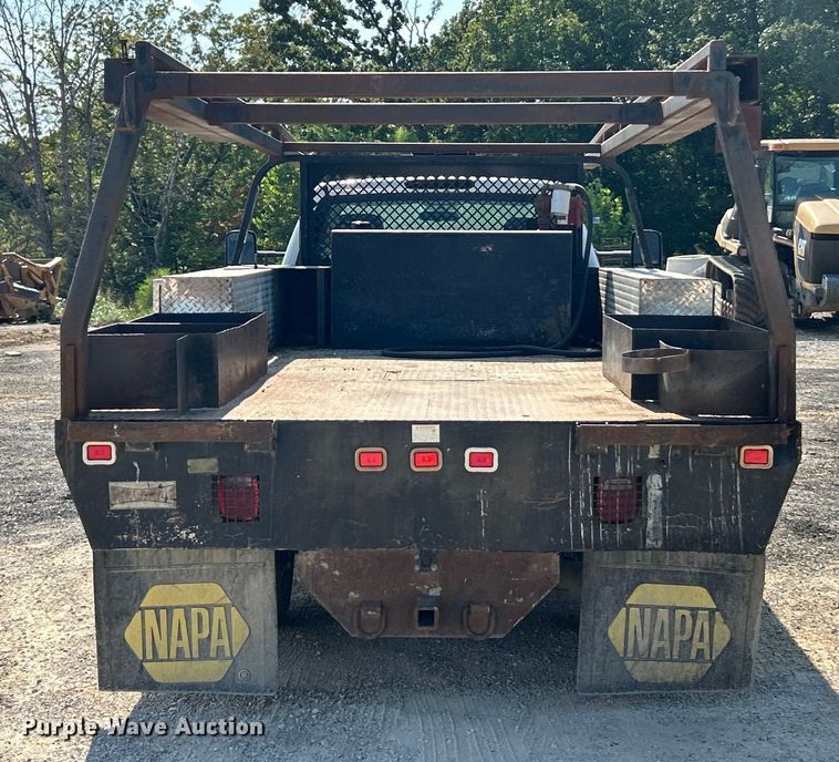 image for item ET3057 2013 Chevrolet Silverado 3500HD flatbed pickup truck