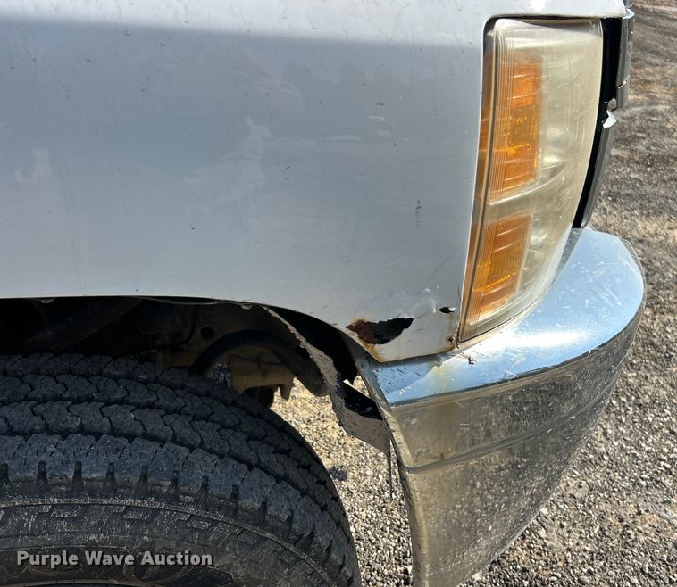 image for item ET3057 2013 Chevrolet Silverado 3500HD flatbed pickup truck