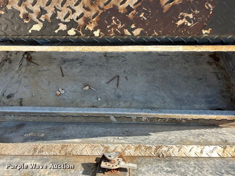 image for item ET3057 2013 Chevrolet Silverado 3500HD flatbed pickup truck