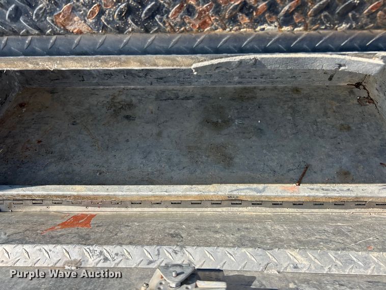 image for item ET3057 2013 Chevrolet Silverado 3500HD flatbed pickup truck