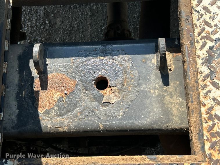 image for item ET3057 2013 Chevrolet Silverado 3500HD flatbed pickup truck