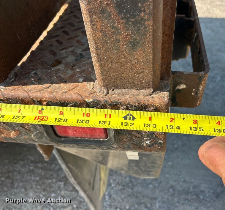 image for item ET3057 2013 Chevrolet Silverado 3500HD flatbed pickup truck