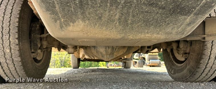 image for item ET3057 2013 Chevrolet Silverado 3500HD flatbed pickup truck