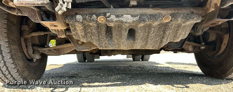 image for item ET3057 2013 Chevrolet Silverado 3500HD flatbed pickup truck