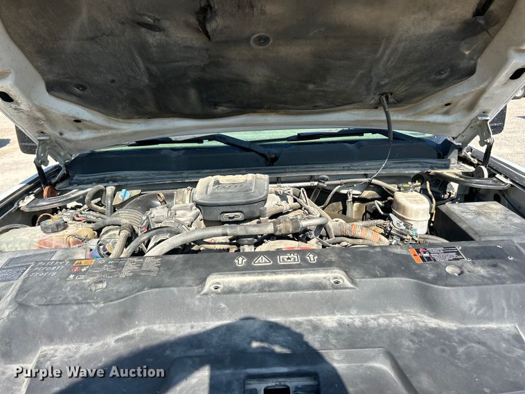 image for item ET3057 2013 Chevrolet Silverado 3500HD flatbed pickup truck