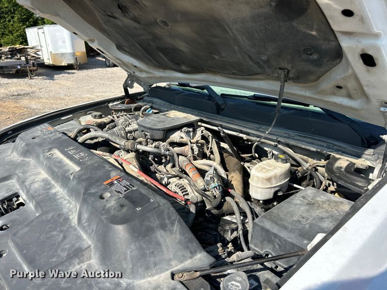 image for item ET3057 2013 Chevrolet Silverado 3500HD flatbed pickup truck