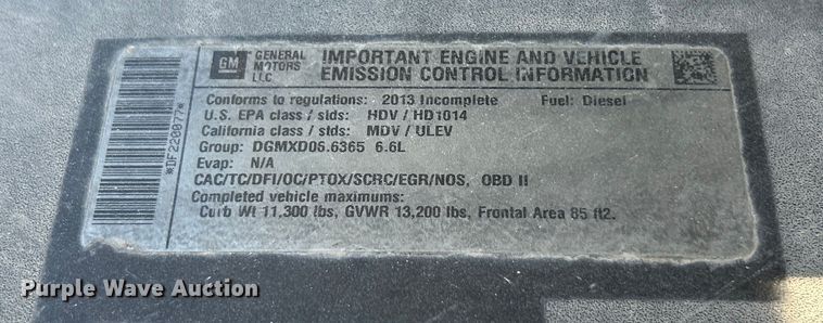 image for item ET3057 2013 Chevrolet Silverado 3500HD flatbed pickup truck