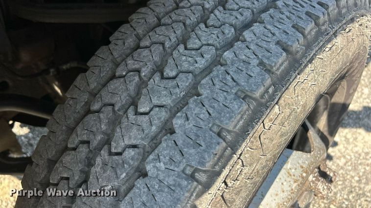 image for item ET3057 2013 Chevrolet Silverado 3500HD flatbed pickup truck