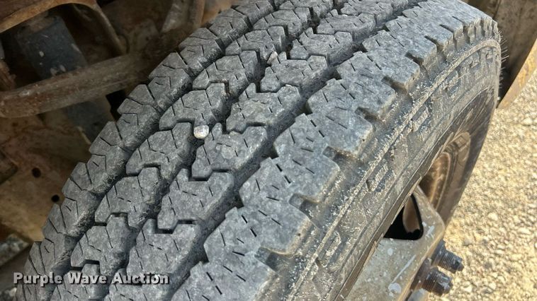 image for item ET3057 2013 Chevrolet Silverado 3500HD flatbed pickup truck