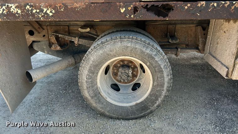 image for item ET3057 2013 Chevrolet Silverado 3500HD flatbed pickup truck