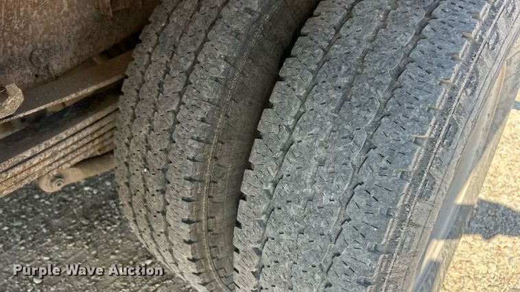 image for item ET3057 2013 Chevrolet Silverado 3500HD flatbed pickup truck