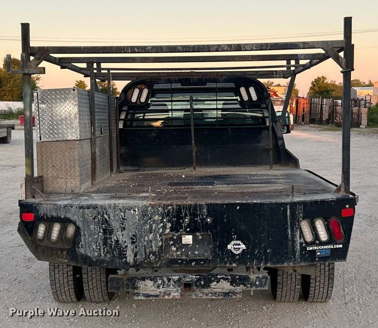 image for item ET3101 2013 Ford F450 Super Duty XL Crew Cab flatbed truck