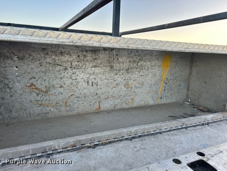 image for item ET3101 2013 Ford F450 Super Duty XL Crew Cab flatbed truck