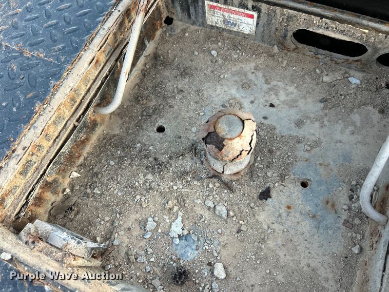 image for item ET3101 2013 Ford F450 Super Duty XL Crew Cab flatbed truck