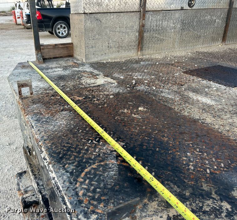 image for item ET3101 2013 Ford F450 Super Duty XL Crew Cab flatbed truck