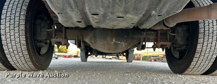 image for item ET3101 2013 Ford F450 Super Duty XL Crew Cab flatbed truck