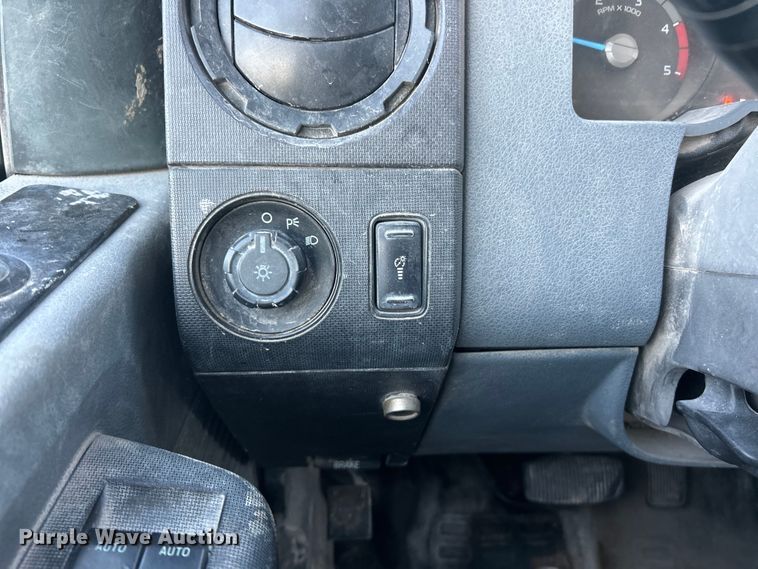 image for item ET3101 2013 Ford F450 Super Duty XL Crew Cab flatbed truck