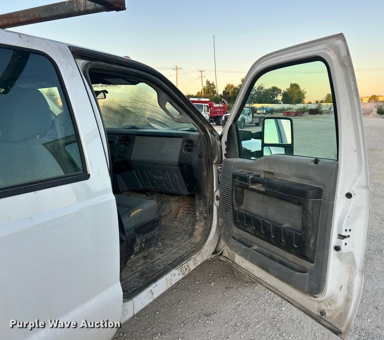 image for item ET3101 2013 Ford F450 Super Duty XL Crew Cab flatbed truck