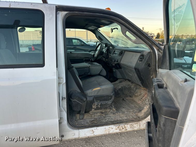 image for item ET3101 2013 Ford F450 Super Duty XL Crew Cab flatbed truck