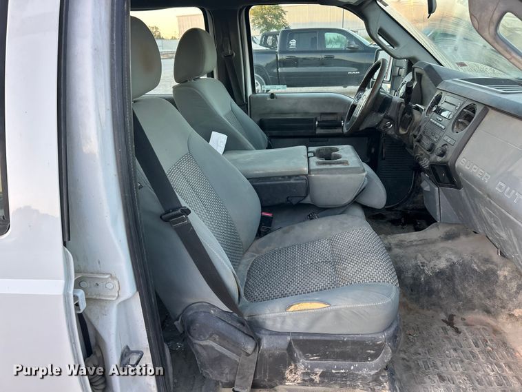 image for item ET3101 2013 Ford F450 Super Duty XL Crew Cab flatbed truck