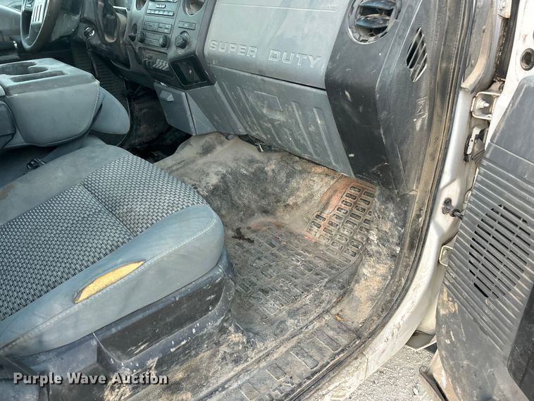 image for item ET3101 2013 Ford F450 Super Duty XL Crew Cab flatbed truck