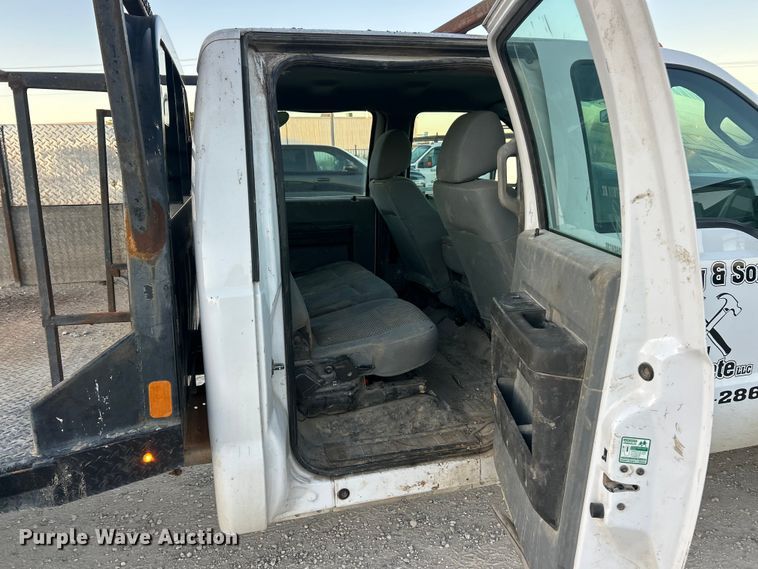 image for item ET3101 2013 Ford F450 Super Duty XL Crew Cab flatbed truck