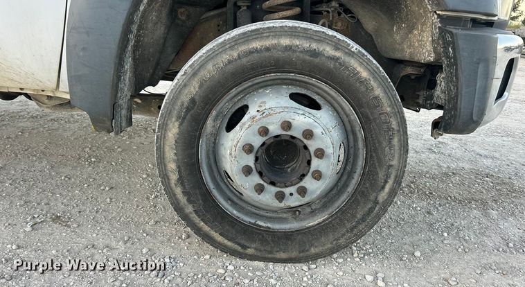 image for item ET3101 2013 Ford F450 Super Duty XL Crew Cab flatbed truck