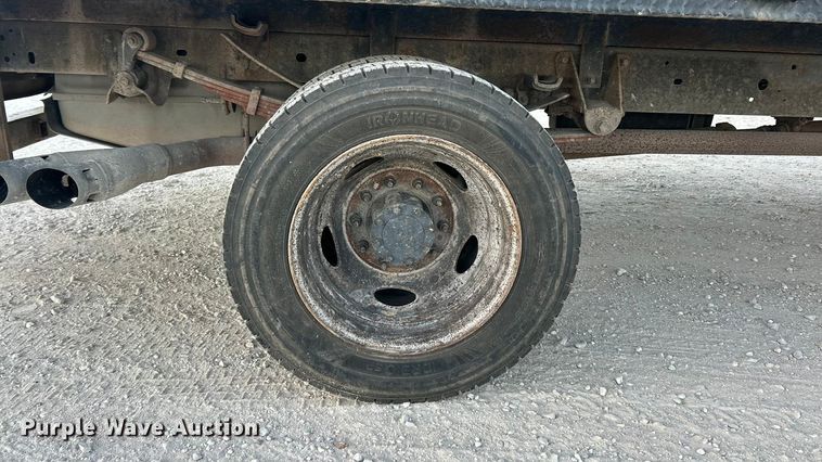 image for item ET3101 2013 Ford F450 Super Duty XL Crew Cab flatbed truck