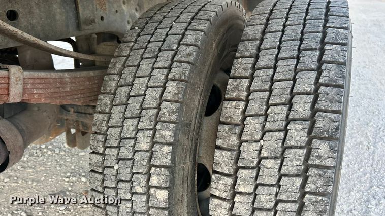 image for item ET3101 2013 Ford F450 Super Duty XL Crew Cab flatbed truck