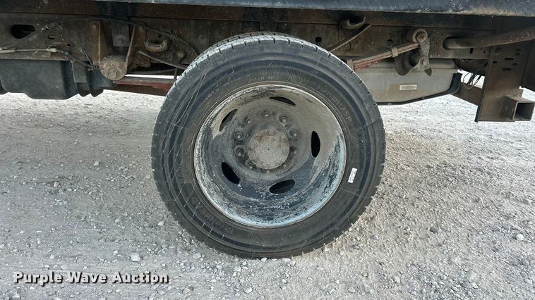 image for item ET3101 2013 Ford F450 Super Duty XL Crew Cab flatbed truck