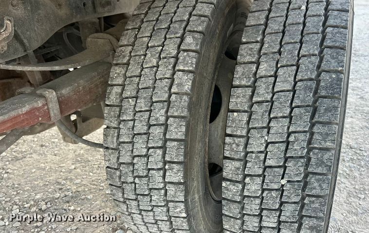 image for item ET3101 2013 Ford F450 Super Duty XL Crew Cab flatbed truck