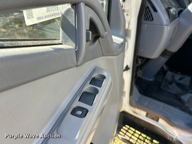 image for item ET3106 2008 Mitsubishi Fuso FE125 box truck