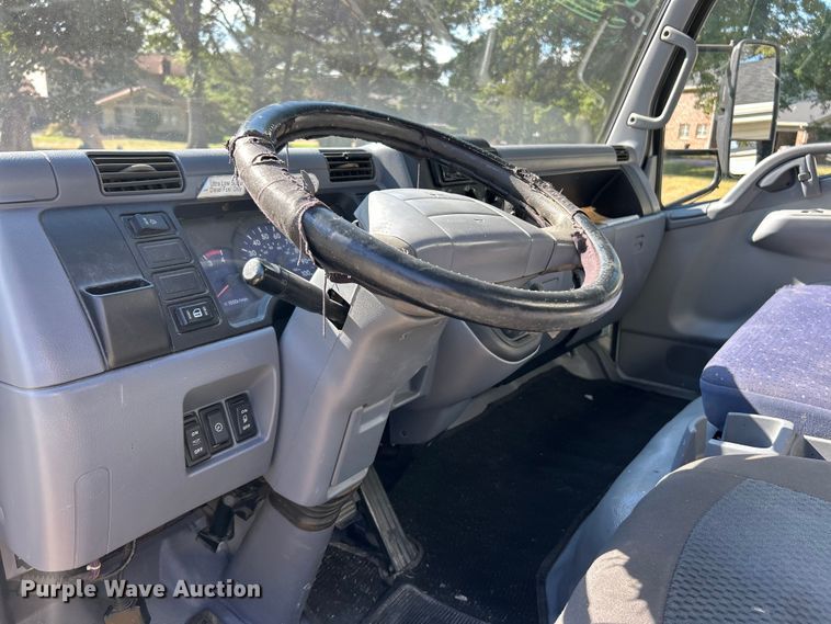 image for item ET3106 2008 Mitsubishi Fuso FE125 box truck